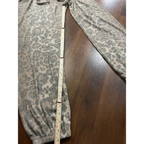 LNA Revolve Brushed Rib Joggers Leopard Print Cheetah Soft Loungewear Cozy Sz L - Picture 8 of 8